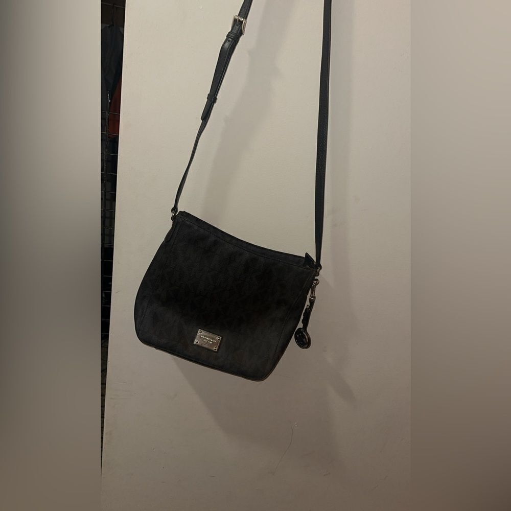 Michael kors cross body